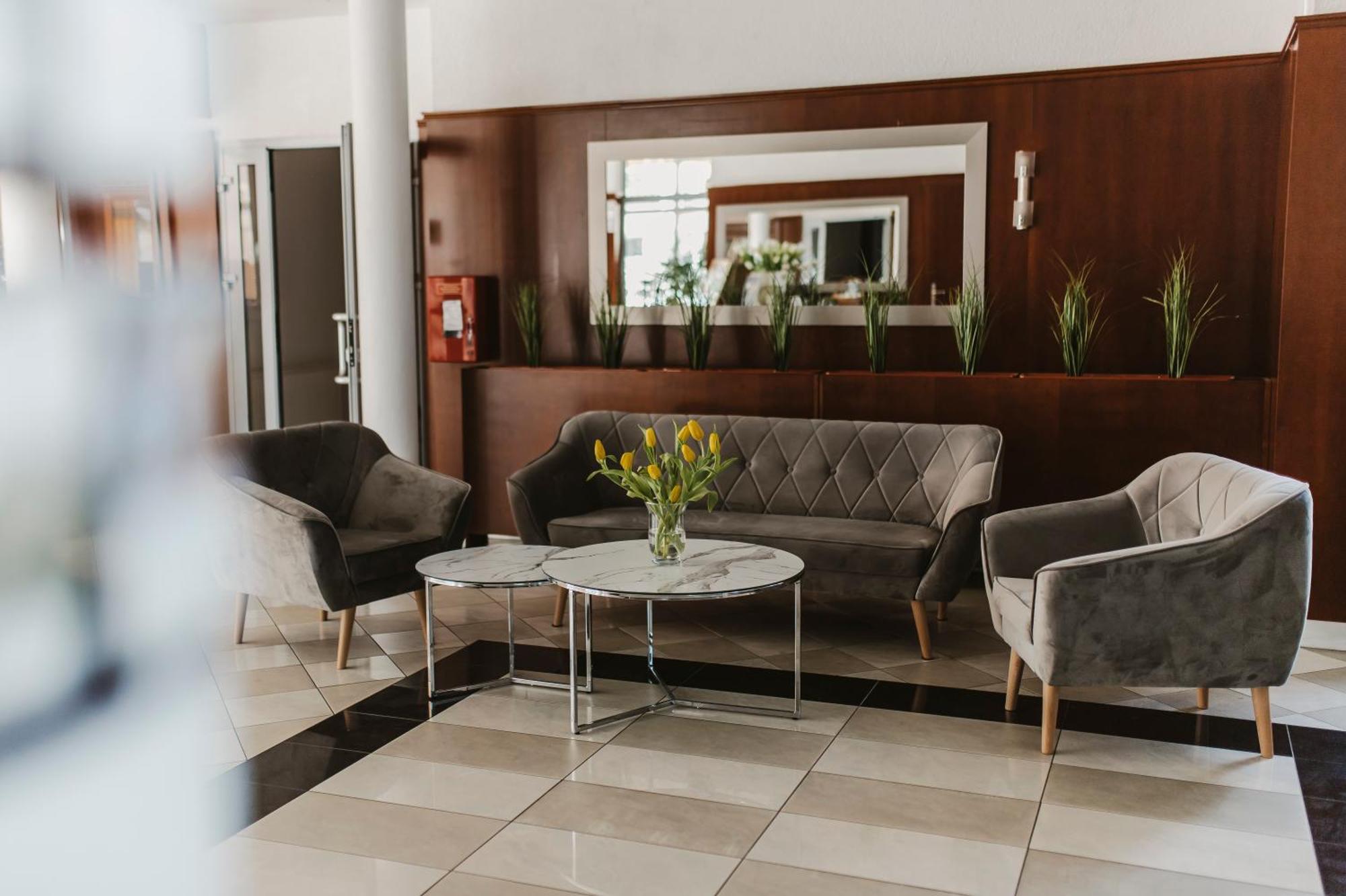 Hotel I Restauracja Borowianka Ostrow Wielkopolski Ngoại thất bức ảnh