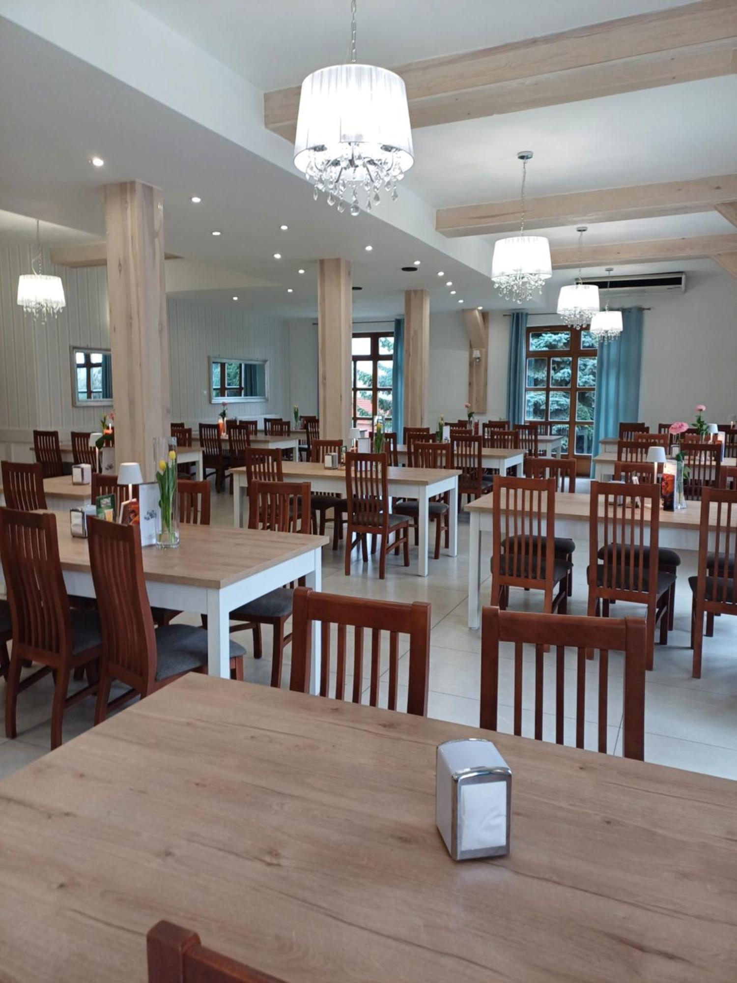 Hotel I Restauracja Borowianka Ostrow Wielkopolski Ngoại thất bức ảnh
