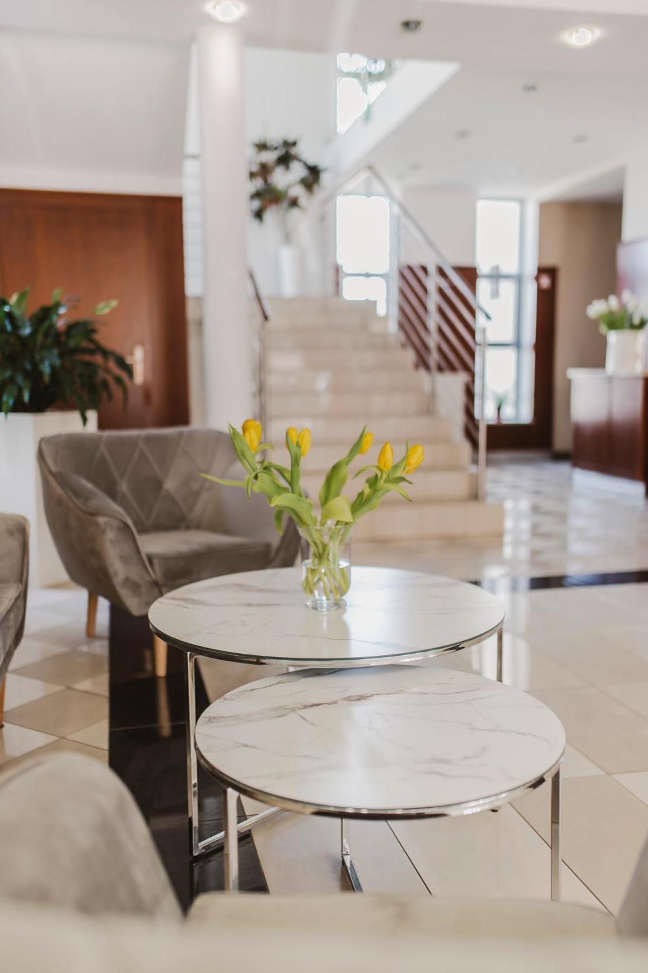 Hotel I Restauracja Borowianka Ostrow Wielkopolski Ngoại thất bức ảnh