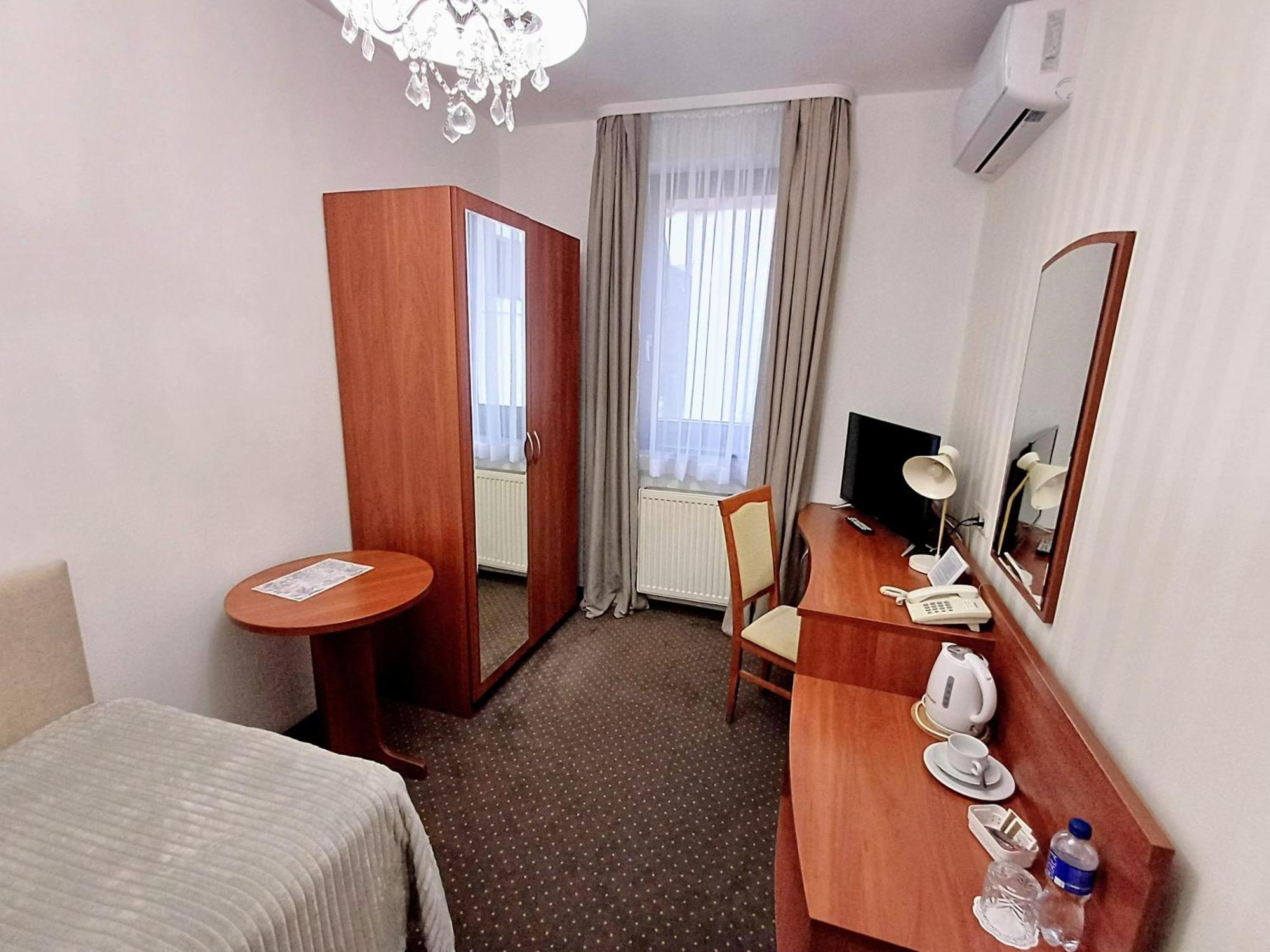 Hotel I Restauracja Borowianka Ostrow Wielkopolski Ngoại thất bức ảnh
