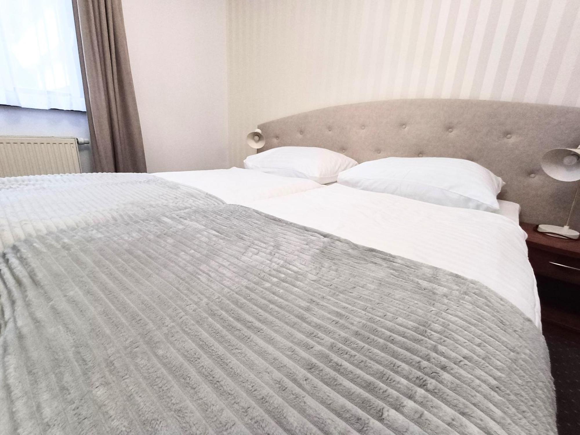 Hotel I Restauracja Borowianka Ostrow Wielkopolski Ngoại thất bức ảnh