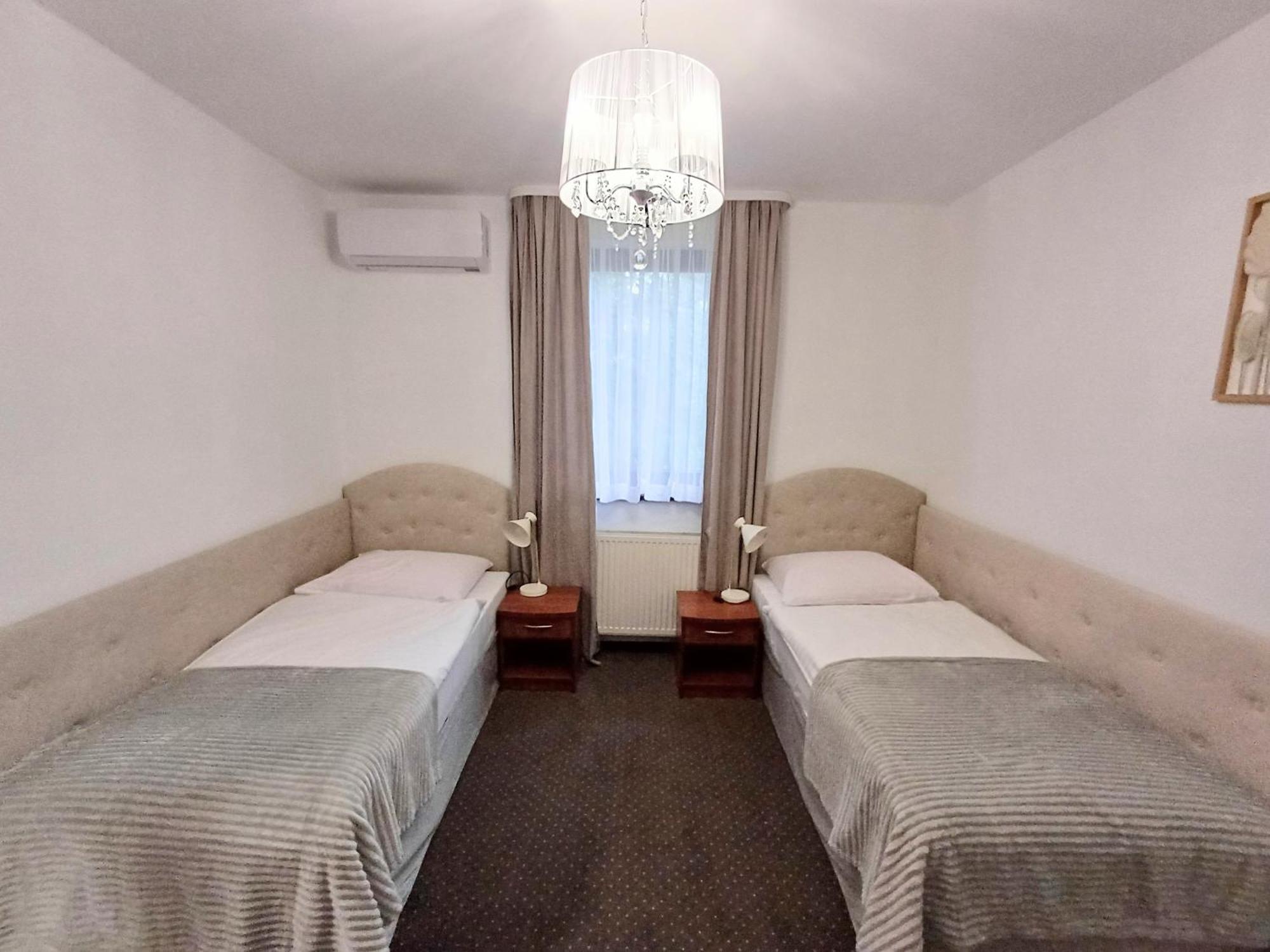 Hotel I Restauracja Borowianka Ostrow Wielkopolski Ngoại thất bức ảnh