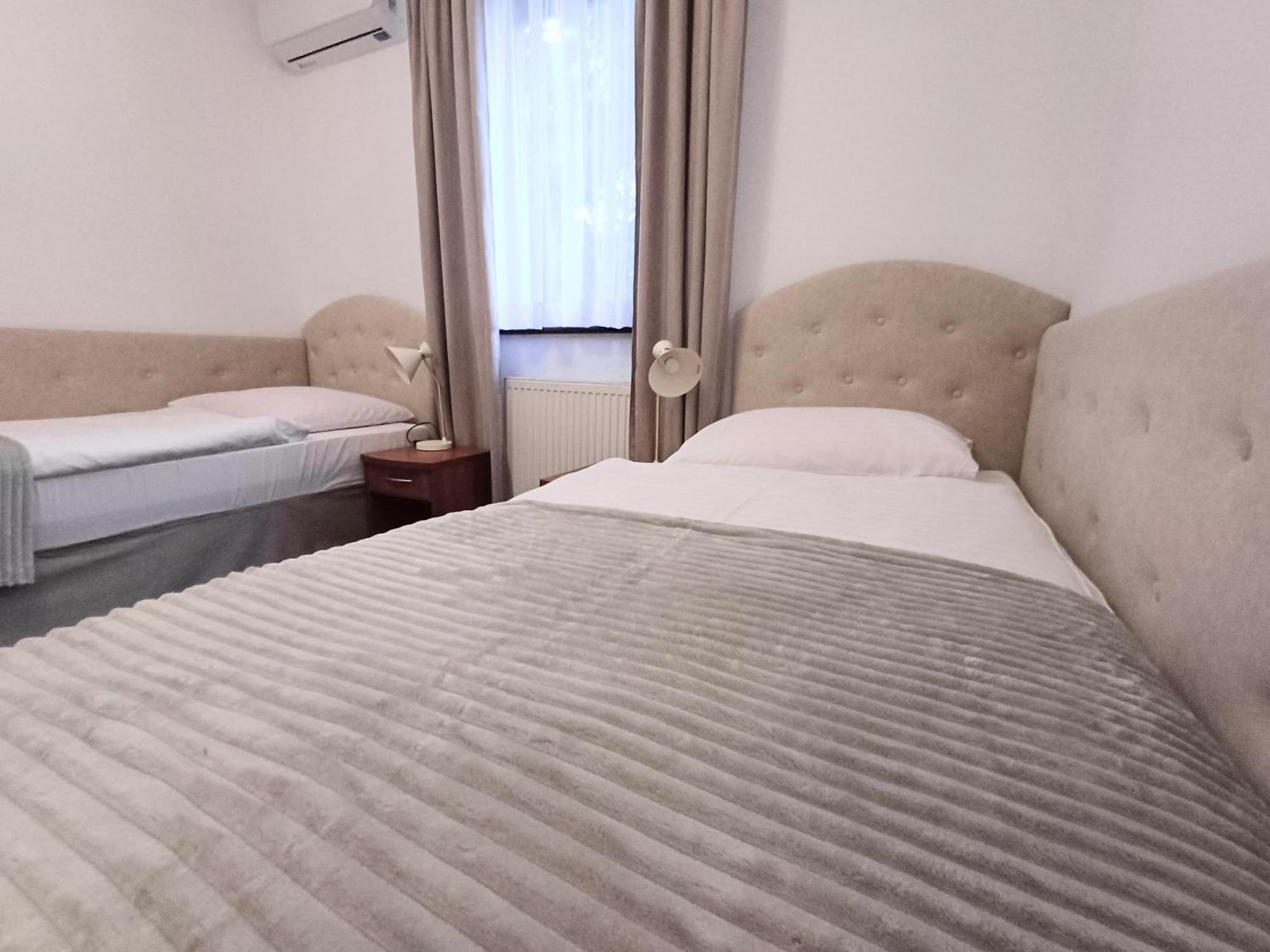 Hotel I Restauracja Borowianka Ostrow Wielkopolski Ngoại thất bức ảnh