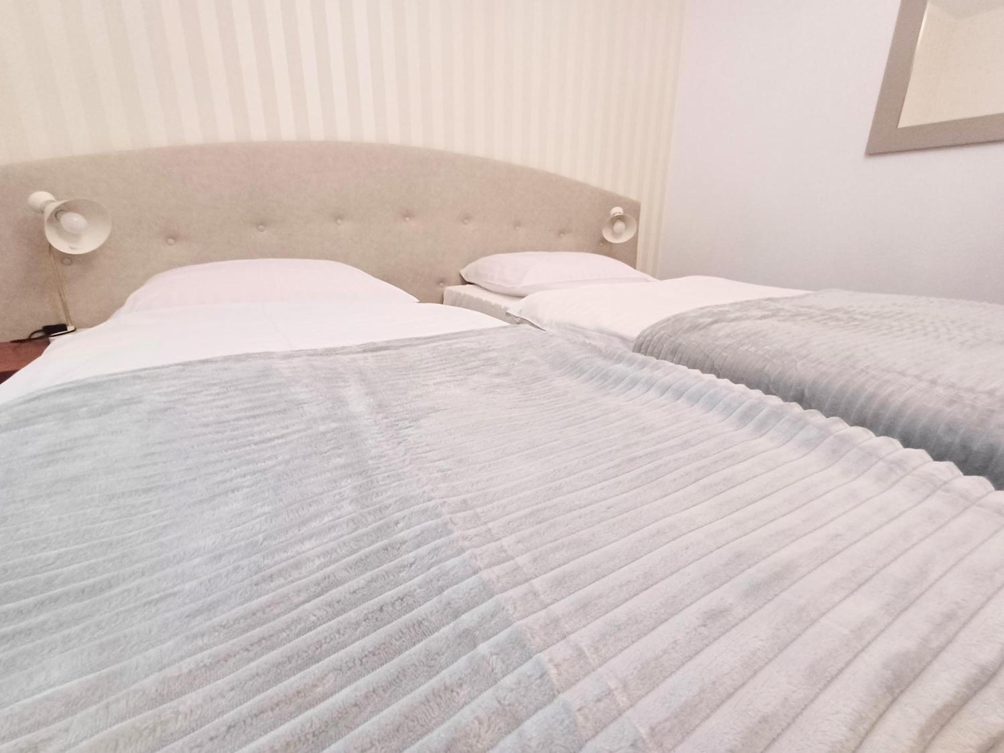 Hotel I Restauracja Borowianka Ostrow Wielkopolski Ngoại thất bức ảnh