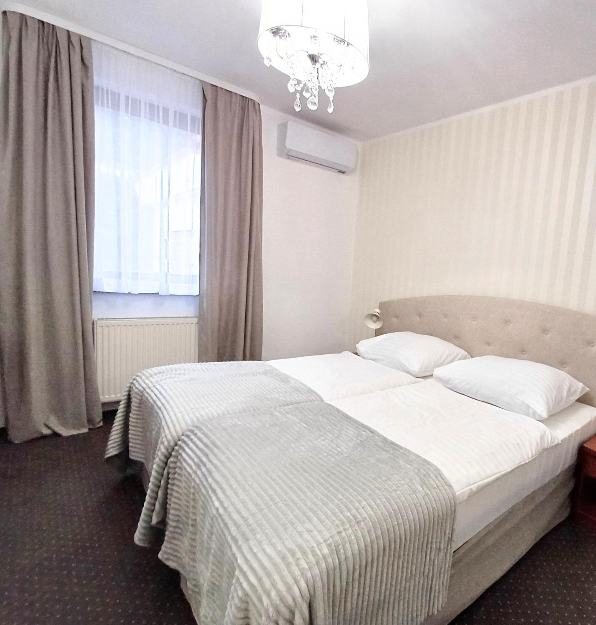 Hotel I Restauracja Borowianka Ostrow Wielkopolski Ngoại thất bức ảnh