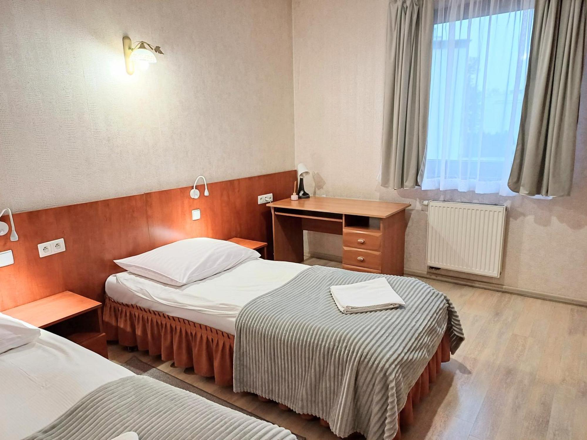 Hotel I Restauracja Borowianka Ostrow Wielkopolski Ngoại thất bức ảnh
