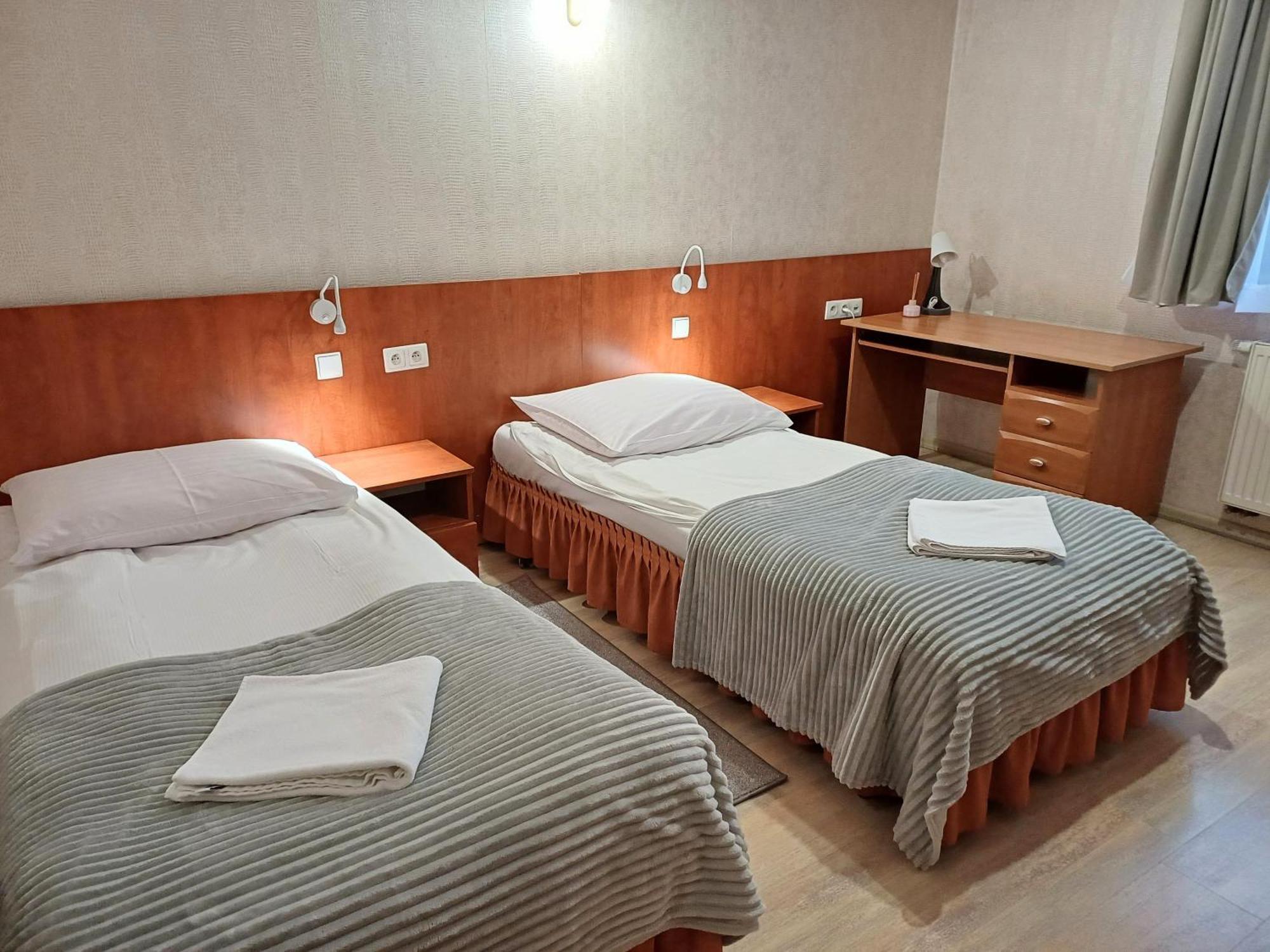 Hotel I Restauracja Borowianka Ostrow Wielkopolski Ngoại thất bức ảnh