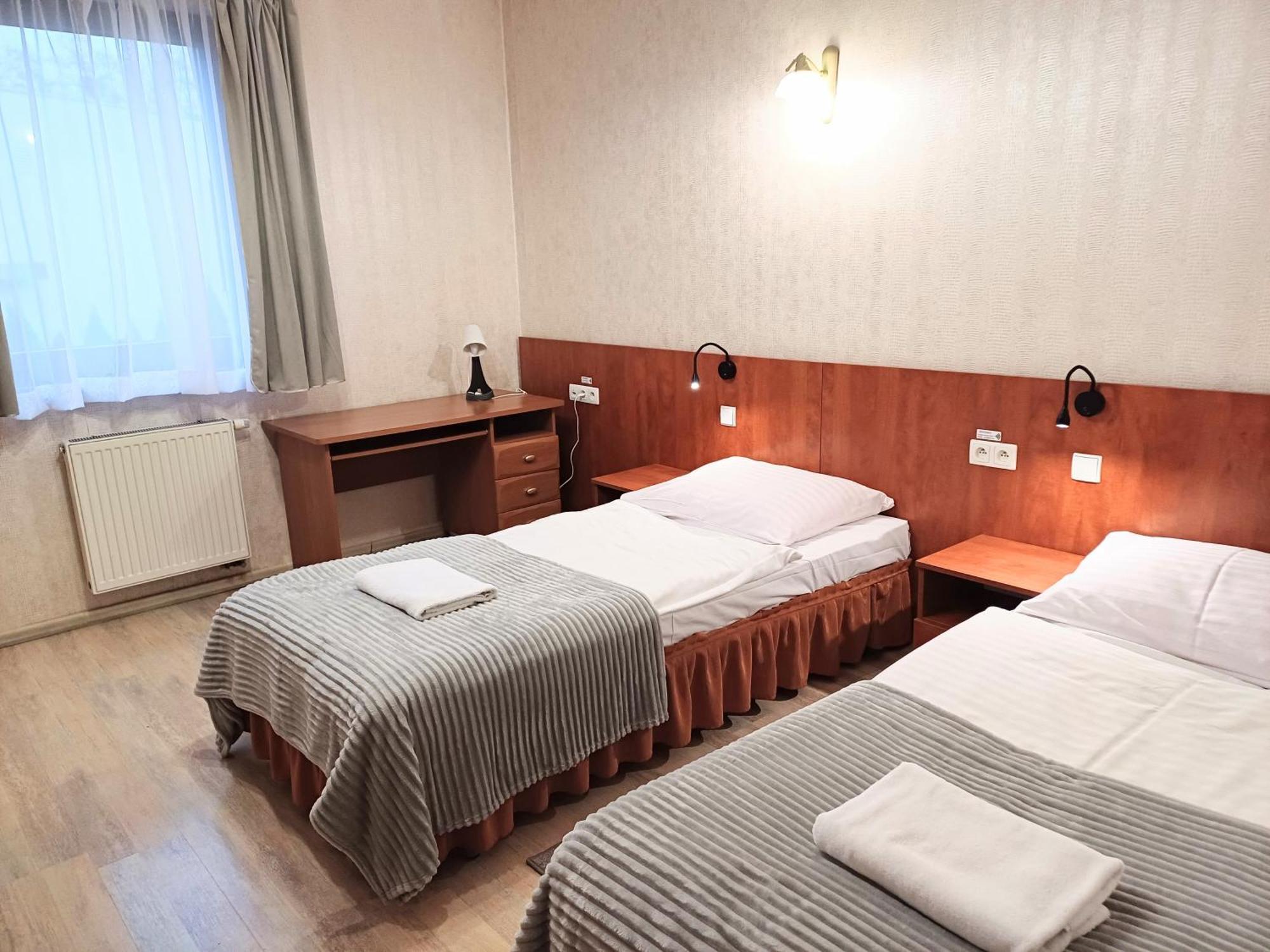 Hotel I Restauracja Borowianka Ostrow Wielkopolski Ngoại thất bức ảnh