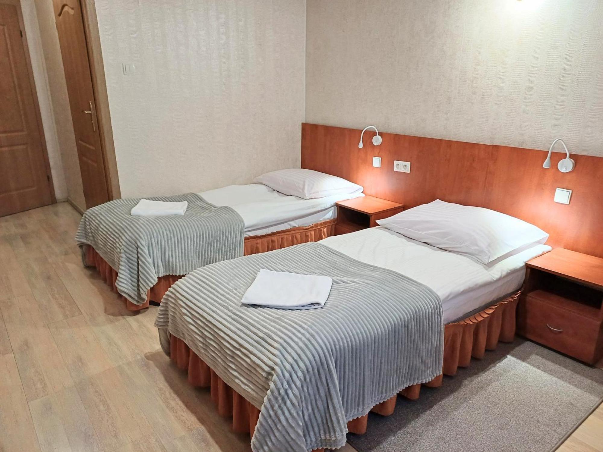 Hotel I Restauracja Borowianka Ostrow Wielkopolski Ngoại thất bức ảnh