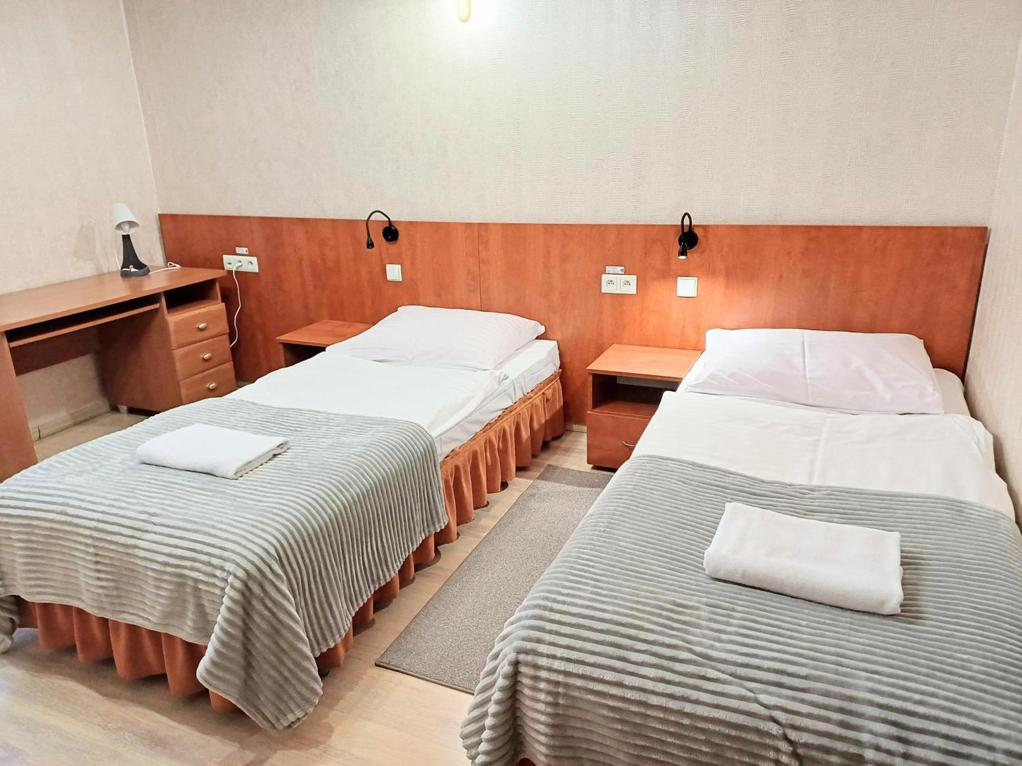Hotel I Restauracja Borowianka Ostrow Wielkopolski Ngoại thất bức ảnh