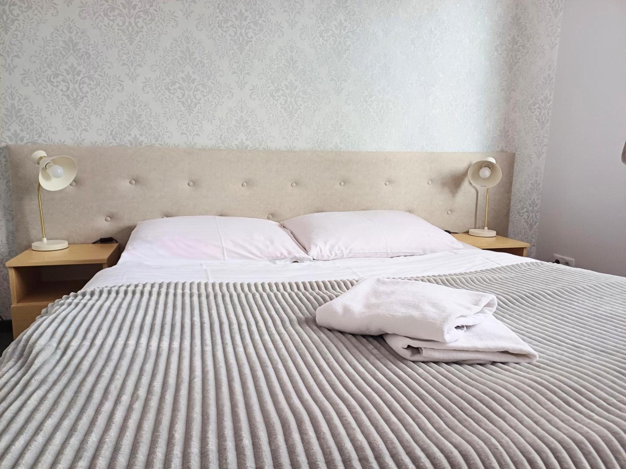 Hotel I Restauracja Borowianka Ostrow Wielkopolski Ngoại thất bức ảnh
